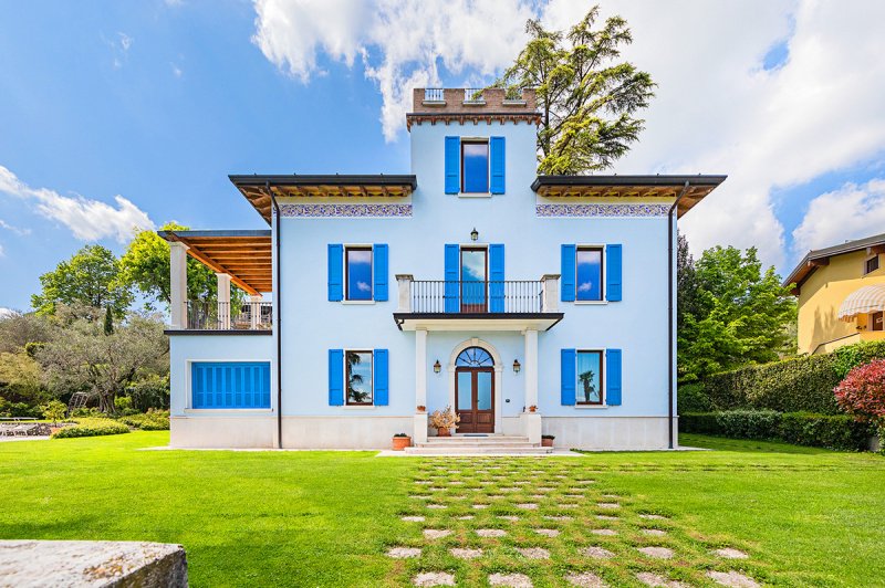 Villa a Padenghe sul Garda