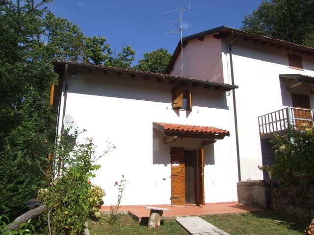 Semi-detached house in Molazzana