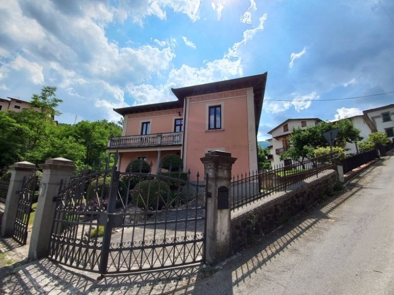 Villa a Camporgiano