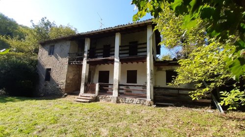 Casa di campagna a Castiglione di Garfagnana