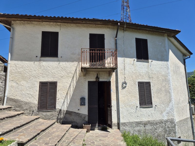 Half-vrijstaande woning in Molazzana