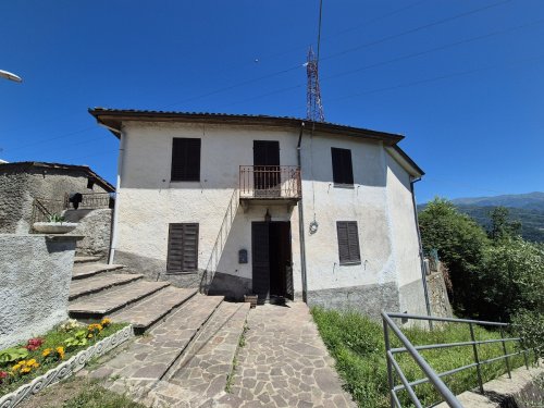 Semi-detached house in Molazzana