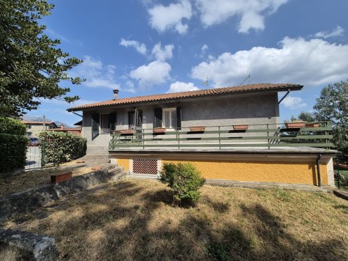 Semi-detached house in Camporgiano