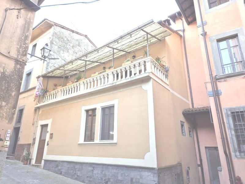 Semi-detached house in Gallicano