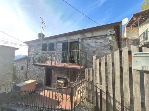 Semi-detached house in Minucciano