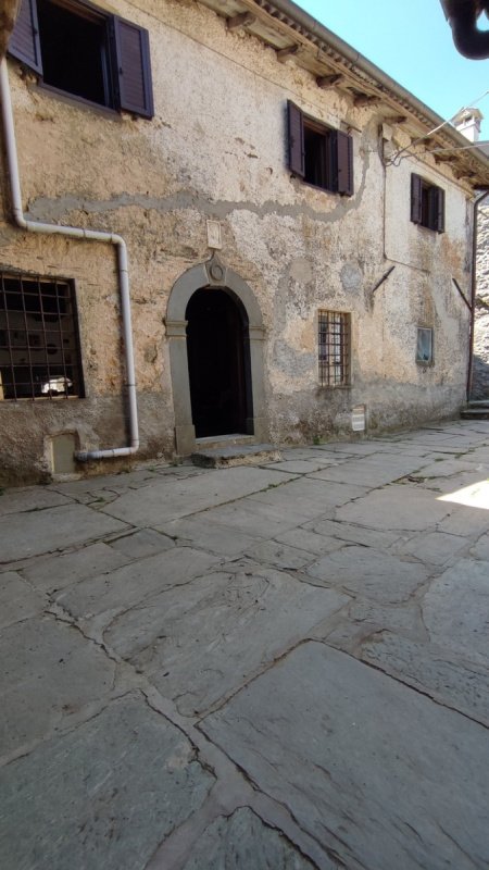 Semi-detached house in Careggine