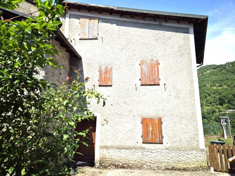 Особняк из двух квартир в Вальи-Сотто