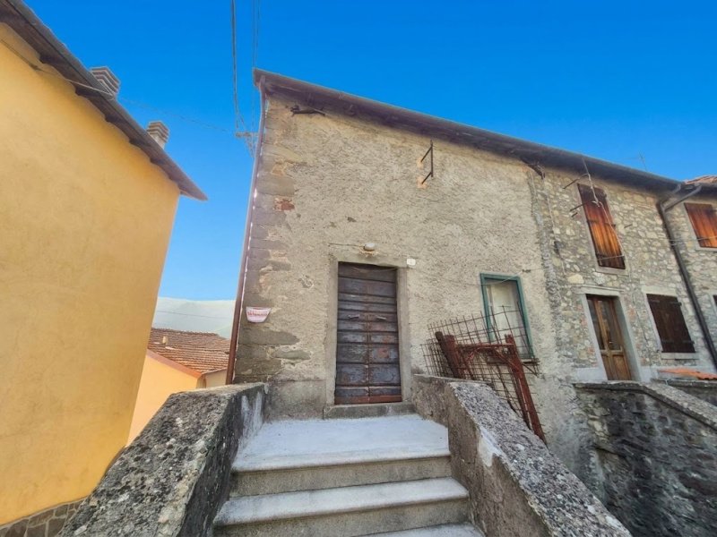 Semi-detached house in Sillano Giuncugnano
