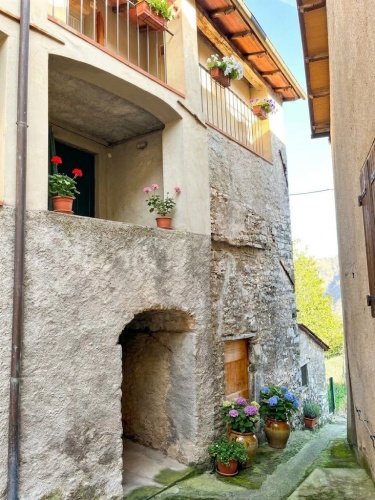 Half-vrijstaande woning in Borgo a Mozzano