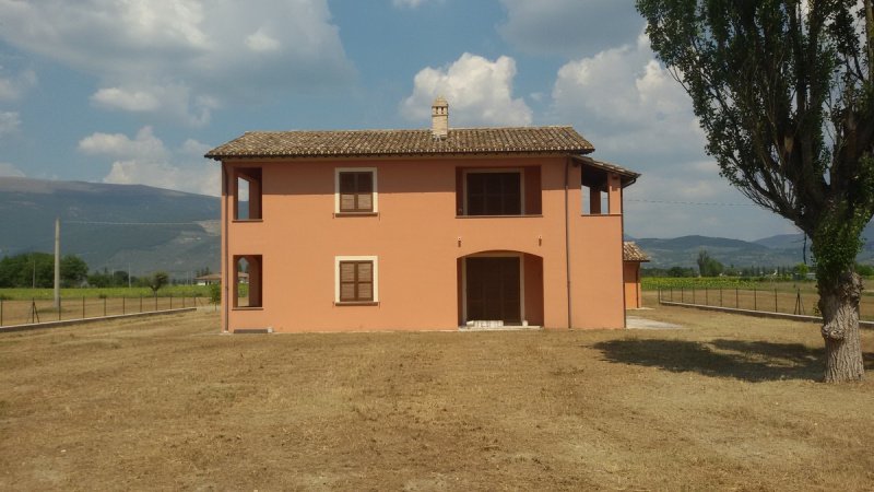 Klein huisje op het platteland in Spello