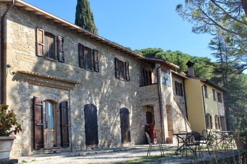 Klein huisje op het platteland in Assisi