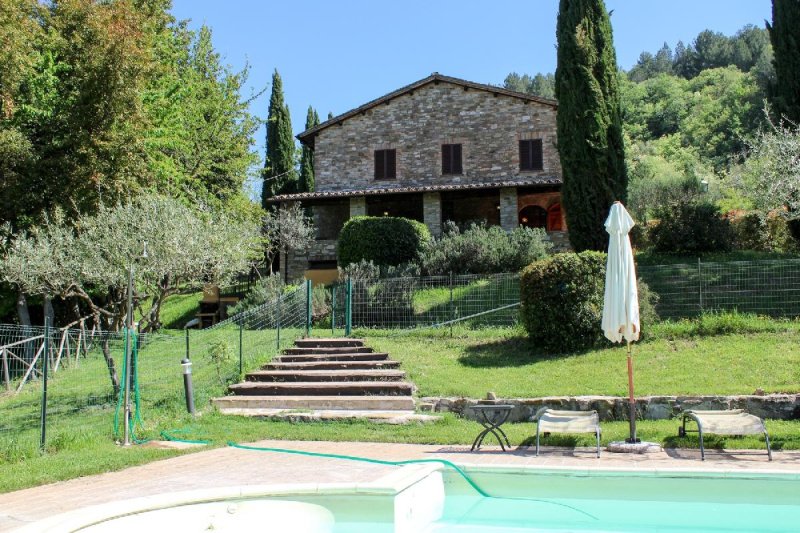 Klein huisje op het platteland in Assisi