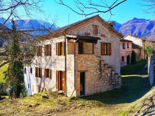Huis op het platteland in Sarnano