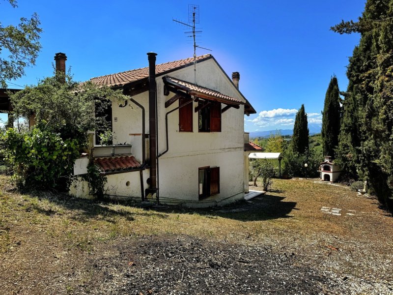 Hus på landet i Acquaviva Picena