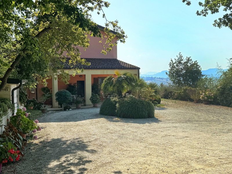 Сельский дом в Оффида