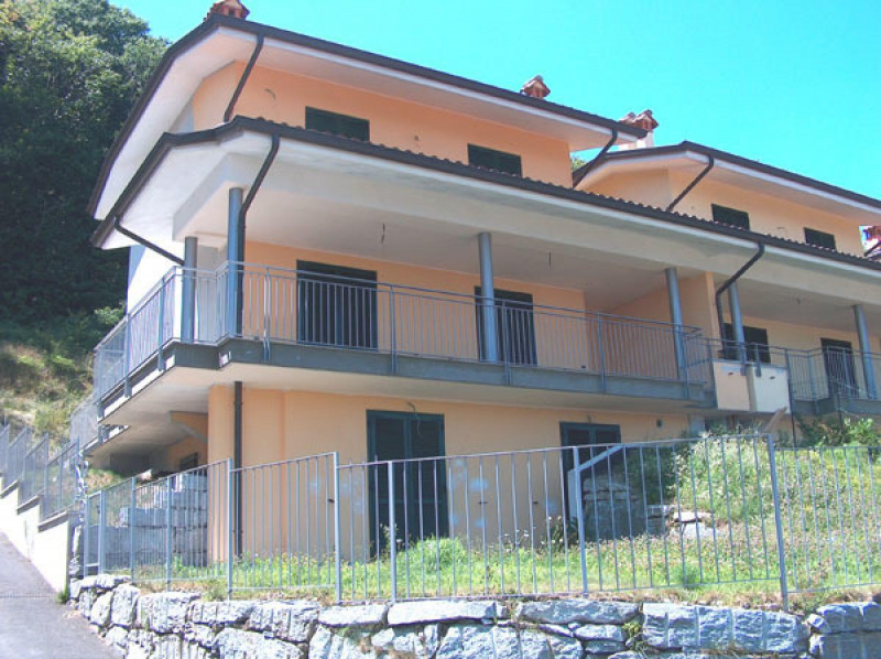 Terraced house in Massino Visconti