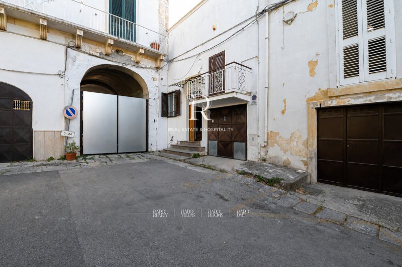 Teto/Chão em Ostuni