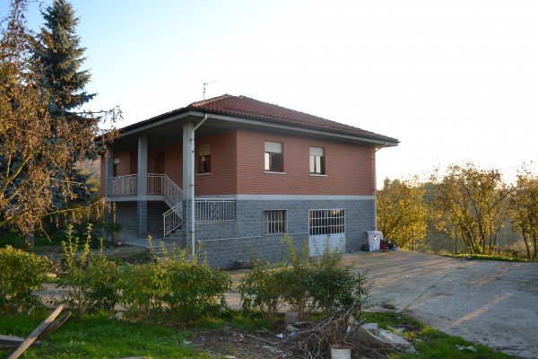 Hus i Cossano Belbo