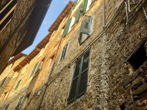 Cielo/Tierra en Apricale