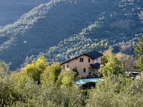 Parhus i Apricale