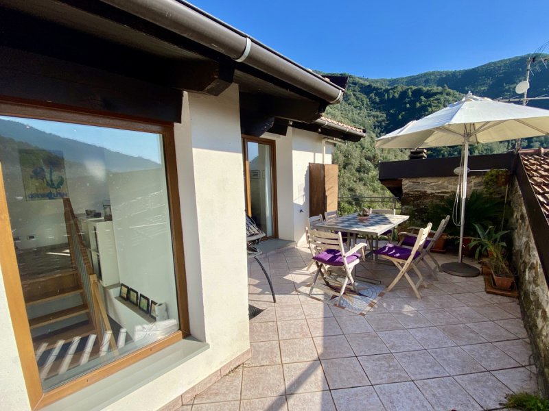 Huis in Rocchetta Nervina