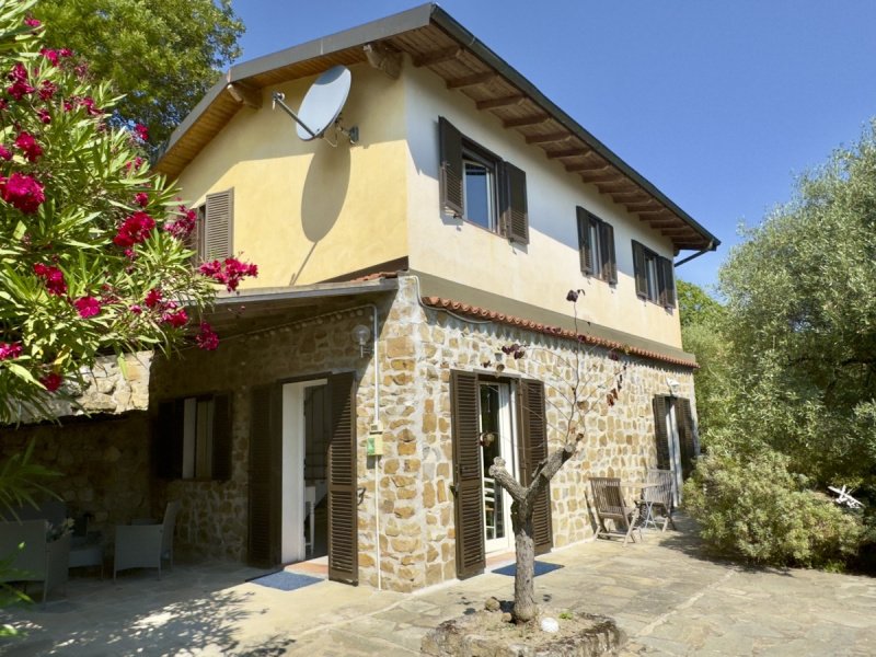 Vrijstaande woning in Dolceacqua