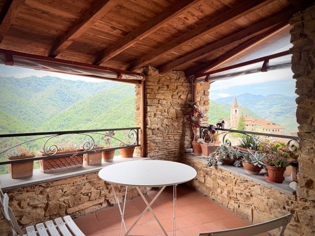 Historic apartment in Apricale