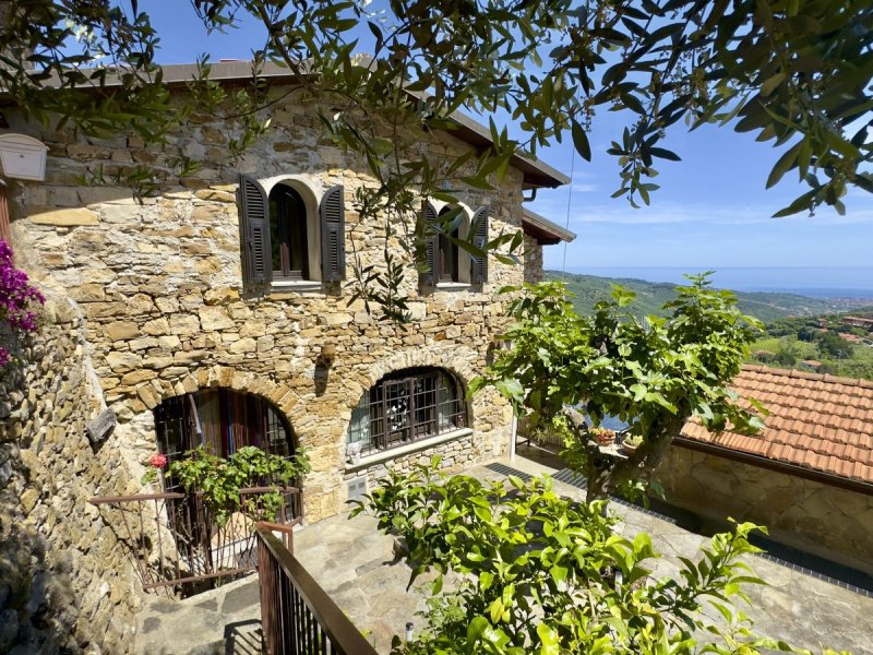 Hus i Diano Arentino