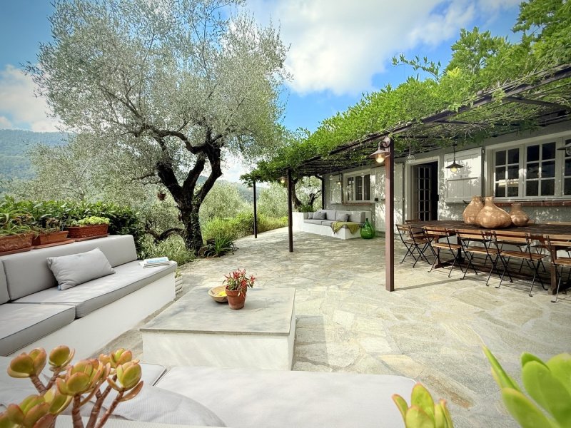 Особняк в Априкале