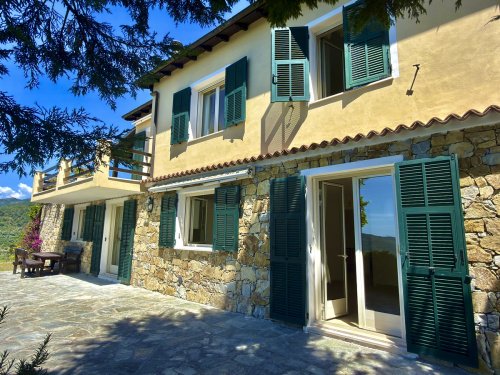 Moradia em Villa Faraldi