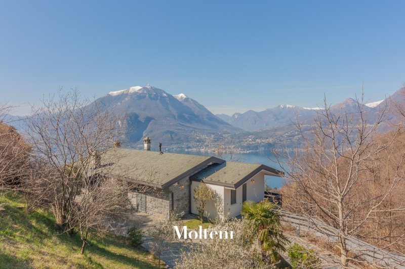 Villa i Perledo