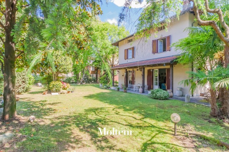 Moradia em Mandello del Lario