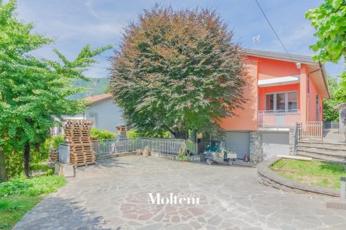 Особняк в Манделло-дель-Ларио