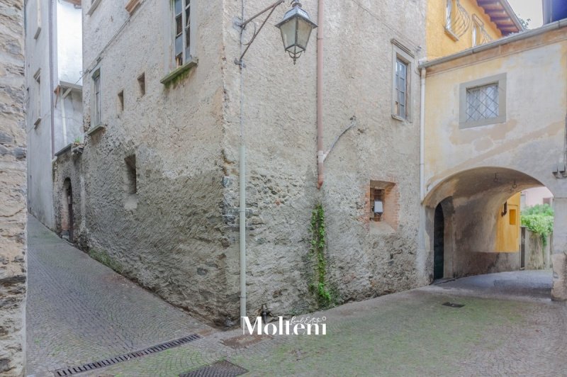 格拉韦多纳联合镇半独立房屋