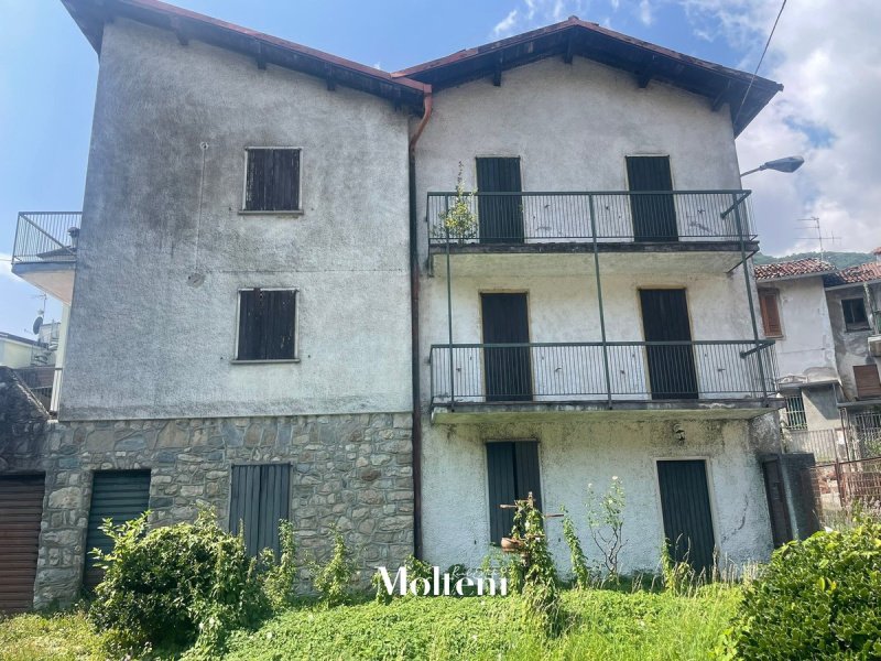 Casa geminada em Ballabio