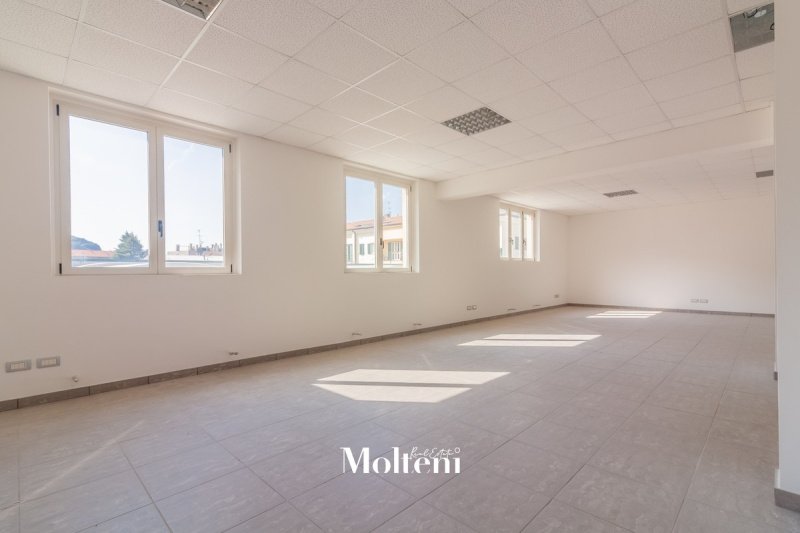 Immobile commerciale a Lecco