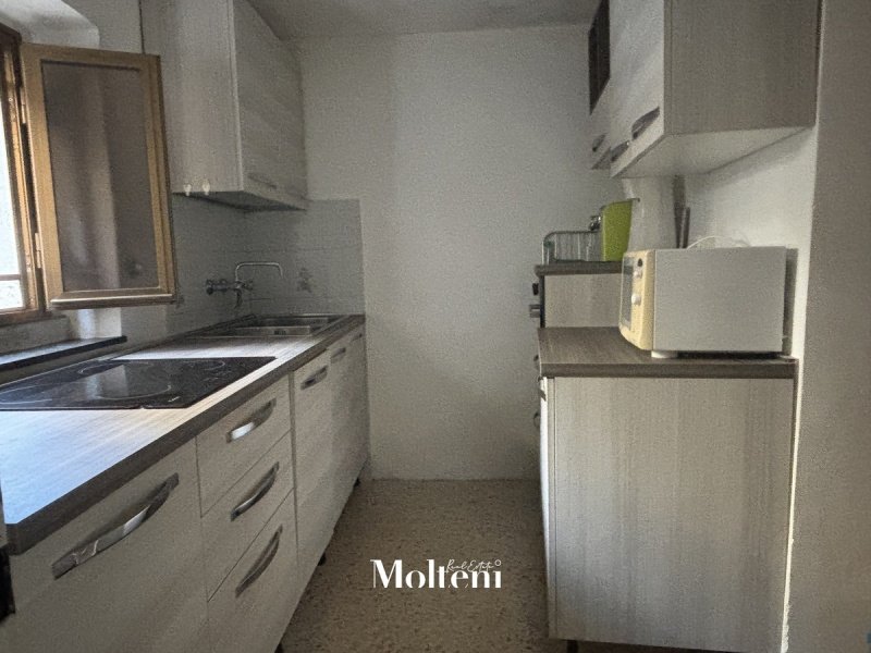 曼代洛-德尔拉里奥公寓