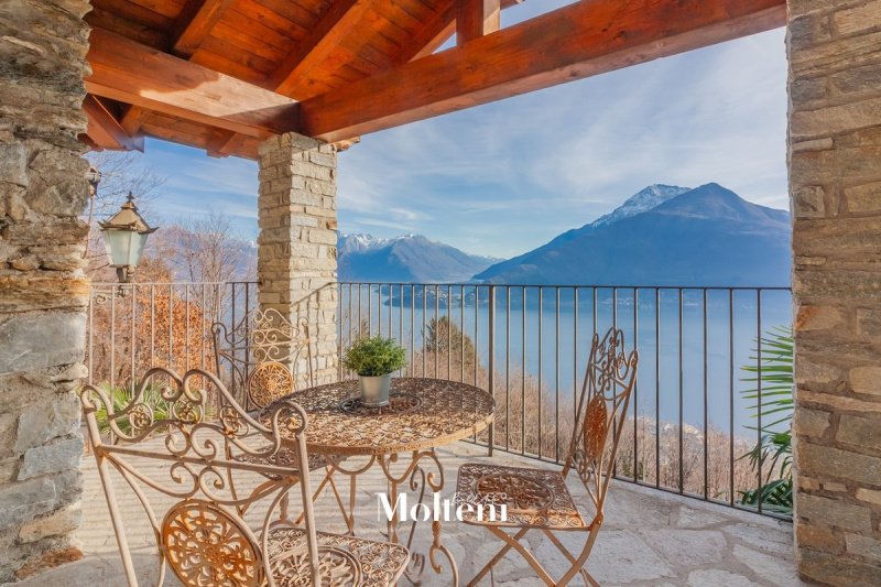 Вилла в Пьянелло-дель-Ларио