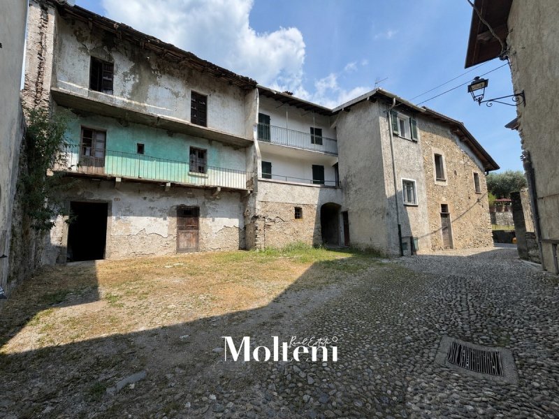 Doppelhaushälfte in Mandello del Lario