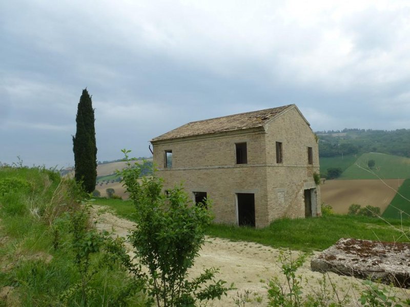 Farmhouse in Montelupone