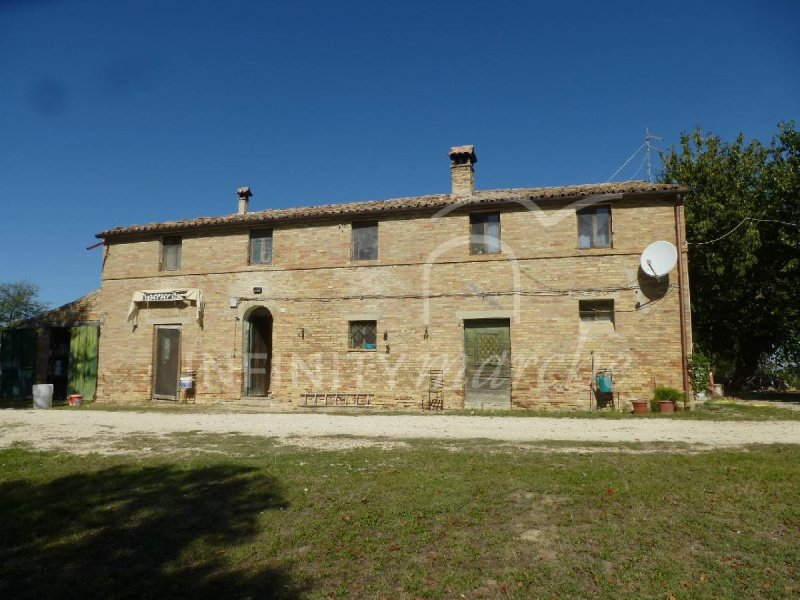 Farmhouse in Montelupone