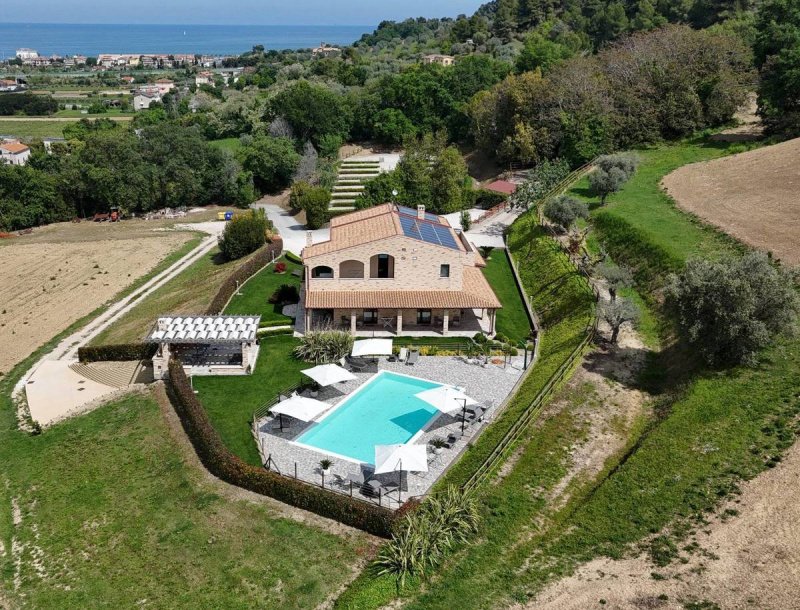 Farmhouse in Cupra Marittima