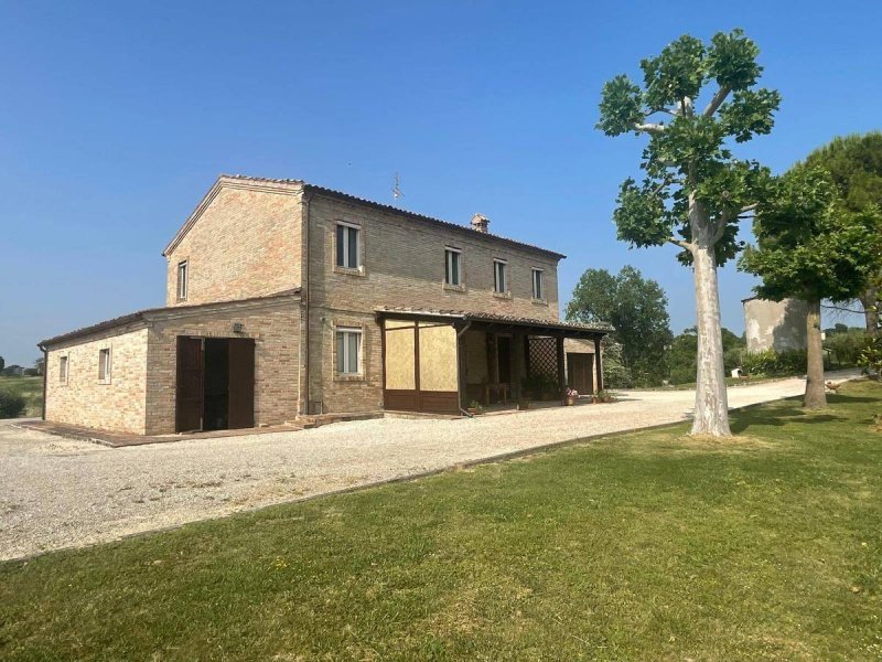 Casa di campagna a Appignano