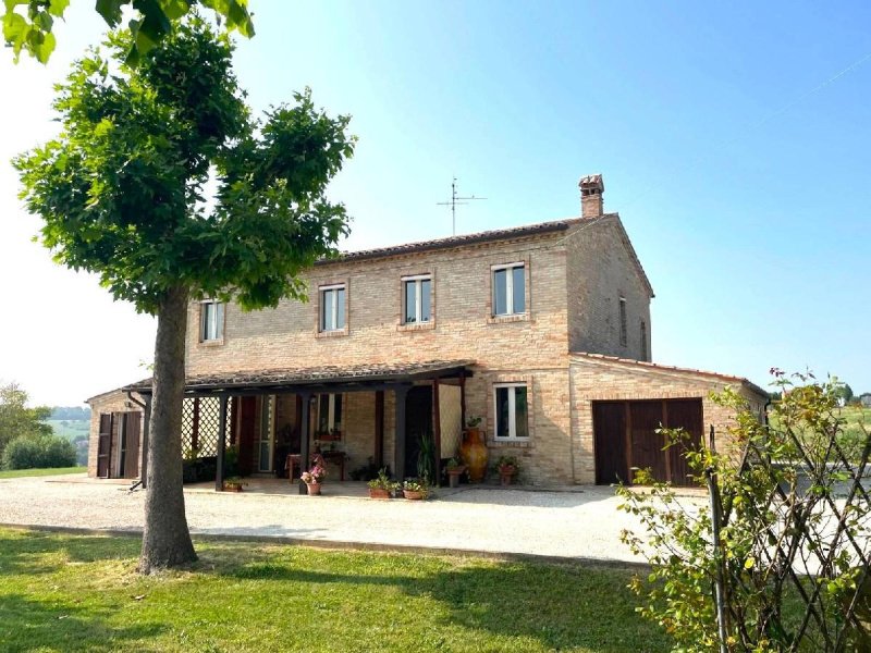 Casa di campagna a Appignano