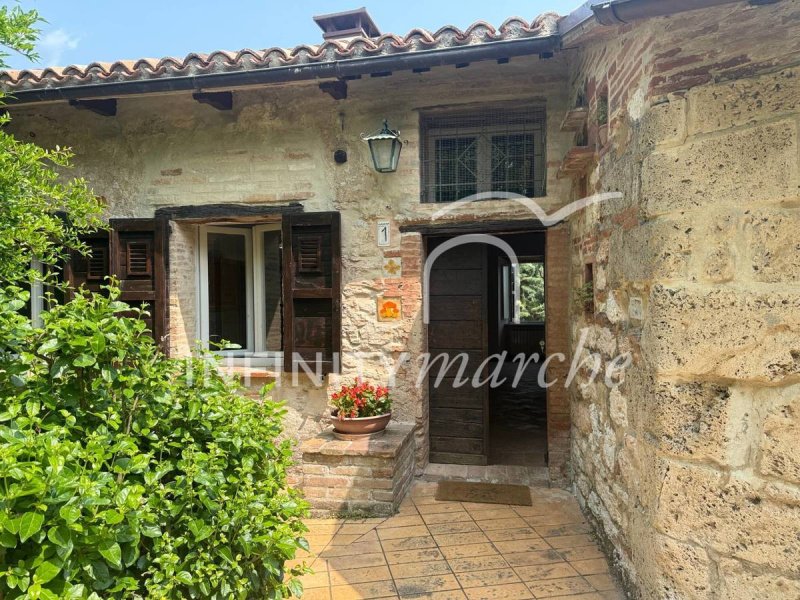 Casa de campo en Pioraco