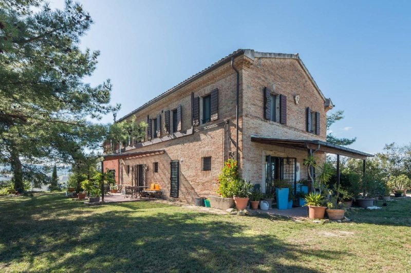 Casa de campo en Staffolo