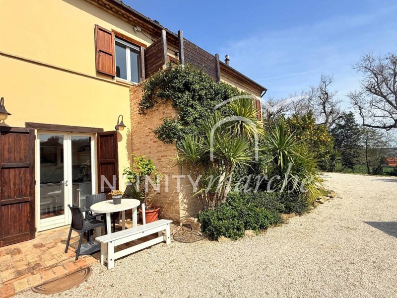 Landhaus in Montecosaro