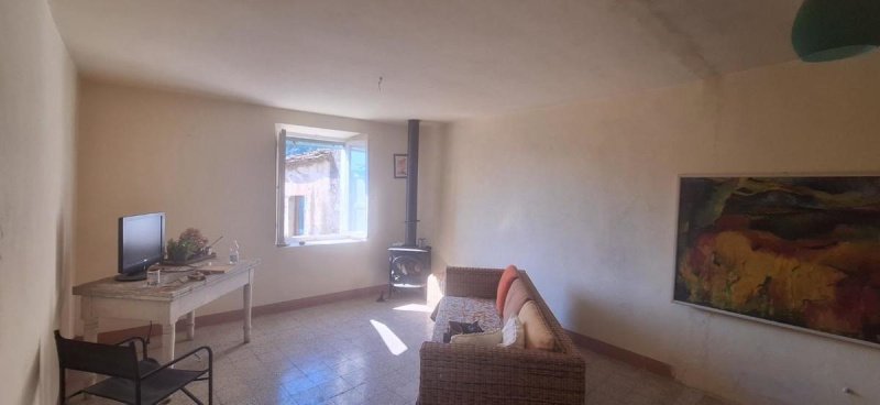Hus från källare till tak i Pescaglia