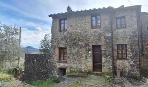 Hus från källare till tak i Borgo a Mozzano