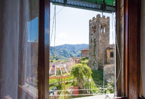 Hus från källare till tak i Borgo a Mozzano